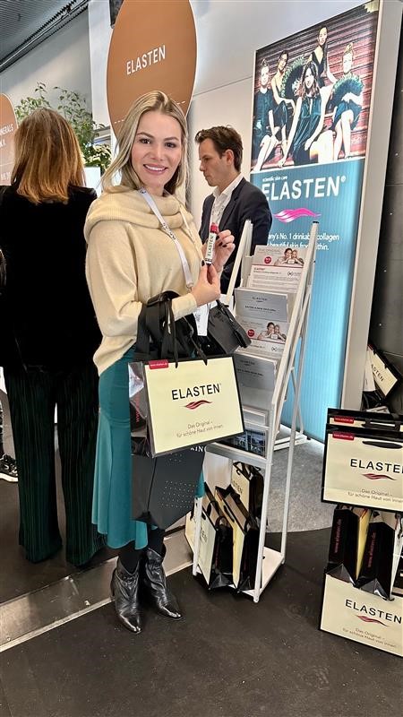 Besuch von Dr. Tatiane Marcos am Elasten Trinkampullen-Stand in Paris